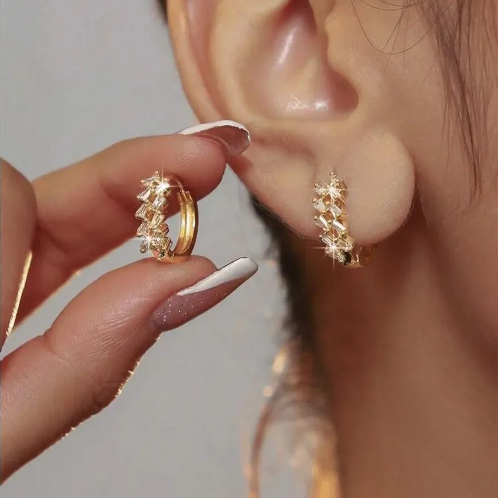 Elegant Gold Hoop Earrings M1361